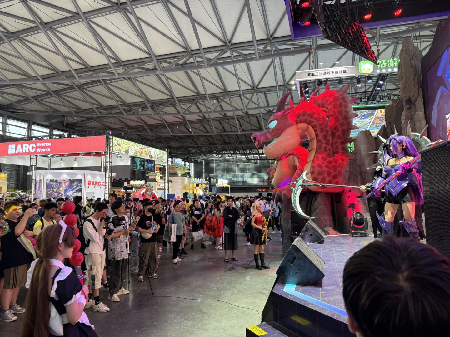 九游娱乐平台《英勇之地》2024ChinaJoy首秀！巨有料大不同手游首启DEMO试玩(图2)