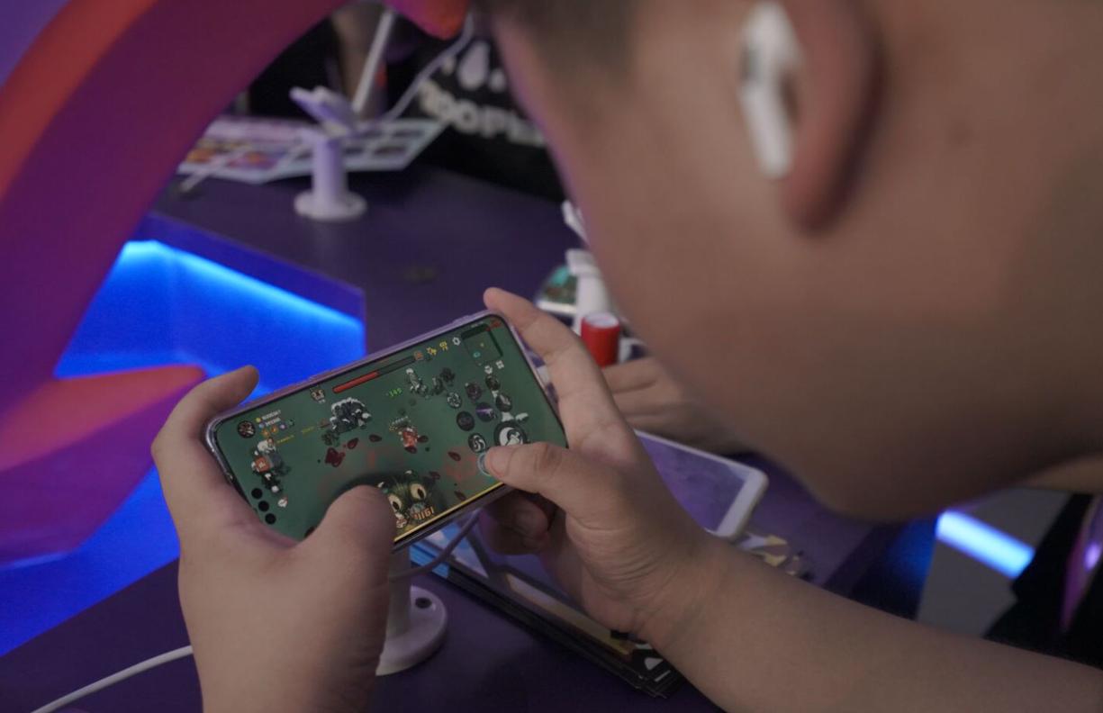 九游娱乐平台《英勇之地》2024ChinaJoy首秀！巨有料大不同手游首启DEMO试玩(图9)